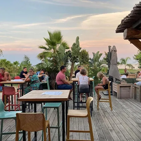 Avec Terrasse Et Acces Direct Et Piscine *