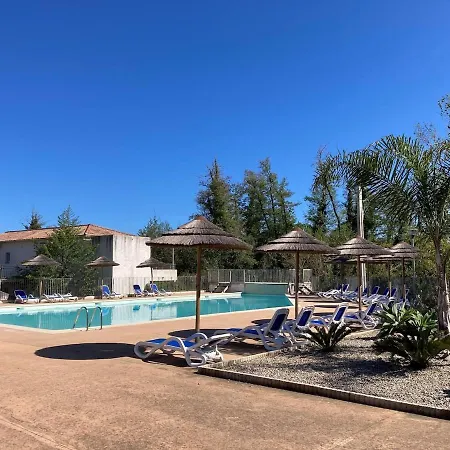Avec Terrasse Et Acces Direct Et Piscine Santa-Lucia-di-Moriani